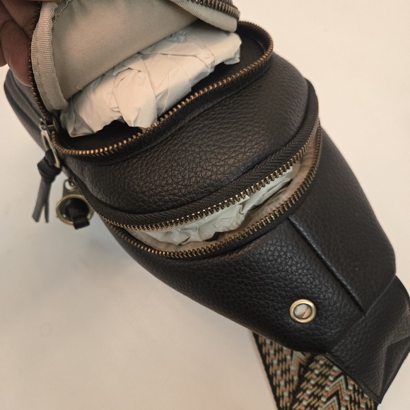 NWOT Women's sling backpack - Picture 4 of 10